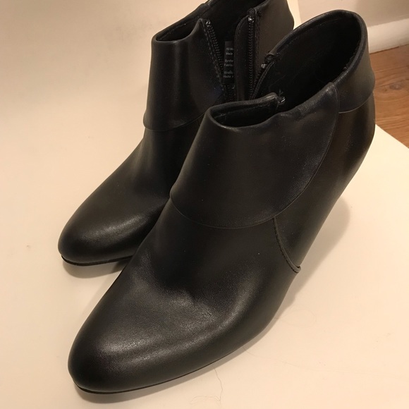 Black 2.5” heel boots - Picture 2 of 4